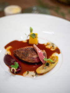 Ein Wochenende im Alter Meierhof an der Flensburger F&ouml;rde: neue Hof-Therme, herzlicher Service und 2-Sterne-Kulinarik im Restaurant Meierei.