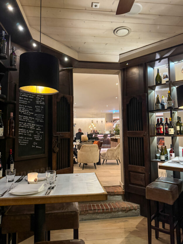 Ein Wochenende im Alter Meierhof an der Flensburger Förde: neue Hof-Therme, herzlicher Service und 2-Sterne-Kulinarik im Restaurant Meierei.