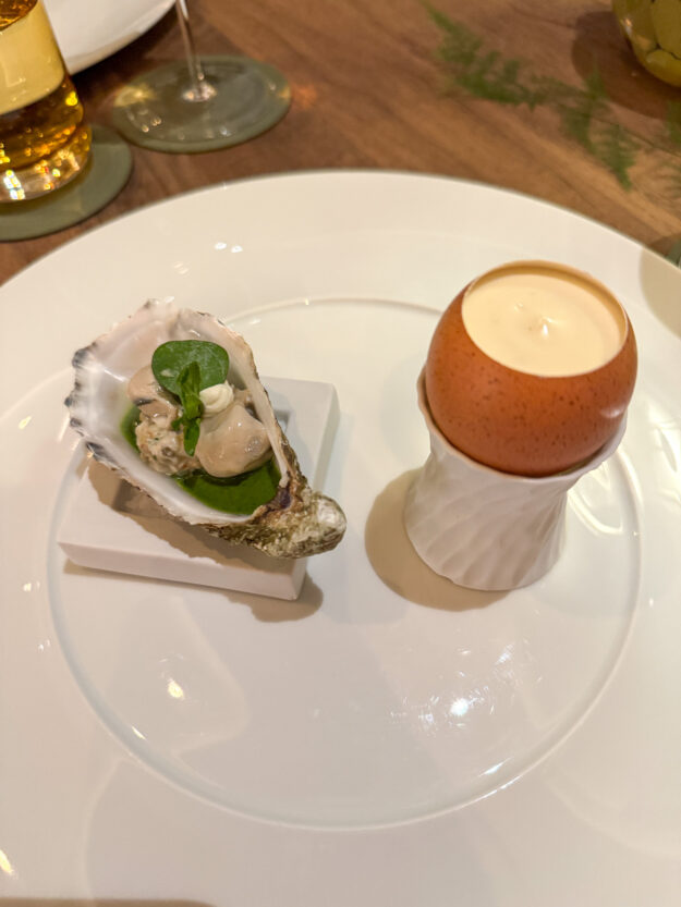 Ein Wochenende im Alter Meierhof an der Flensburger Förde: neue Hof-Therme, herzlicher Service und 2-Sterne-Kulinarik im Restaurant Meierei.