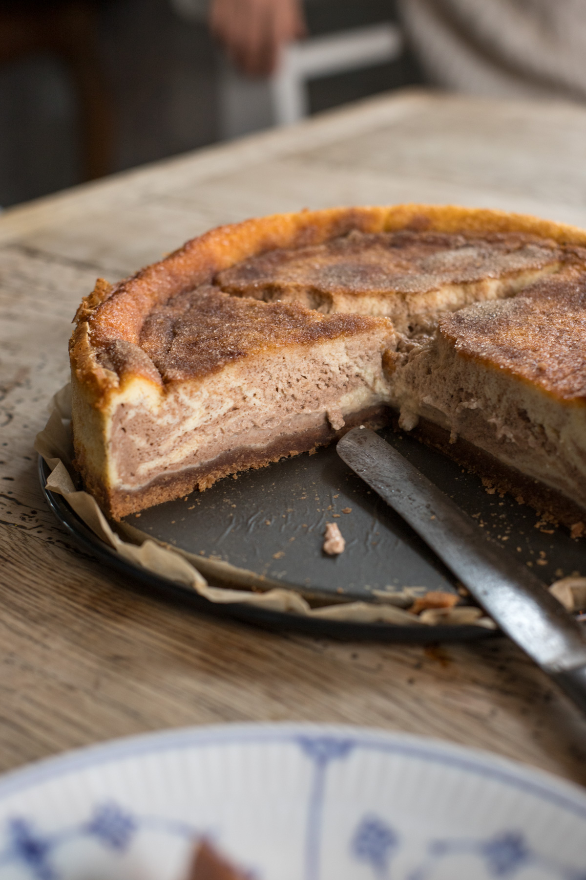 Cremiger Rahmkuchen mit feinem M&uuml;rbeteig und knuspriger Zimt-Zucker-Kruste – ein einfacher Klassiker, den wirklich jeder gerne mag!