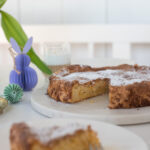 Saftiger mallorquinischer Mandelkuchen mit Mandeln, Zimt und Zitrusabrieb. Ein aromatischer, glutenfreier Kuchen, der wunderbar einfach gelingt.